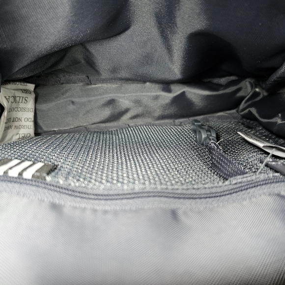 🆕️ Adidas Linear Mini Backpack Gray Adidas Travel Bag Adjustable Straps NWOT - Picture 5 of 7